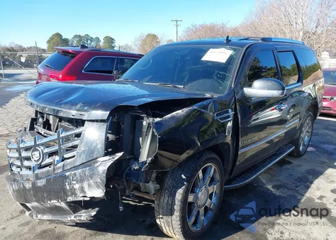2008 Cadillac Escalade Standard z USA, uszkodzony, nr VIN 1GYFK63828R184268
